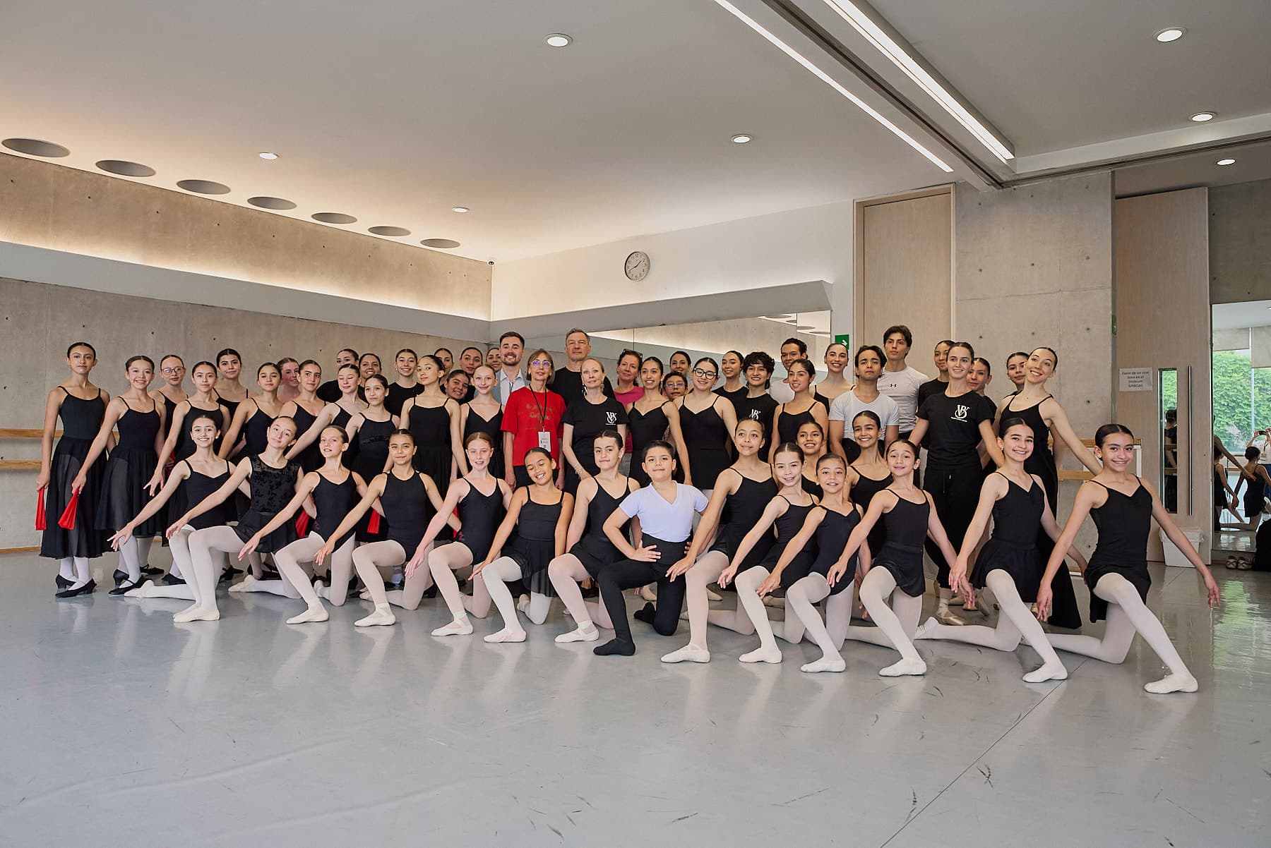 Students and teachers of the Vaganova Summer Intensive México 2026